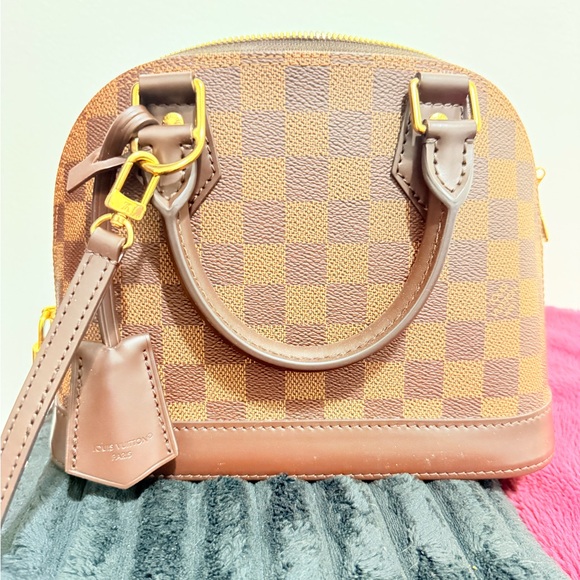 Louis Vuitton Alma Bag - Picture 5 of 9